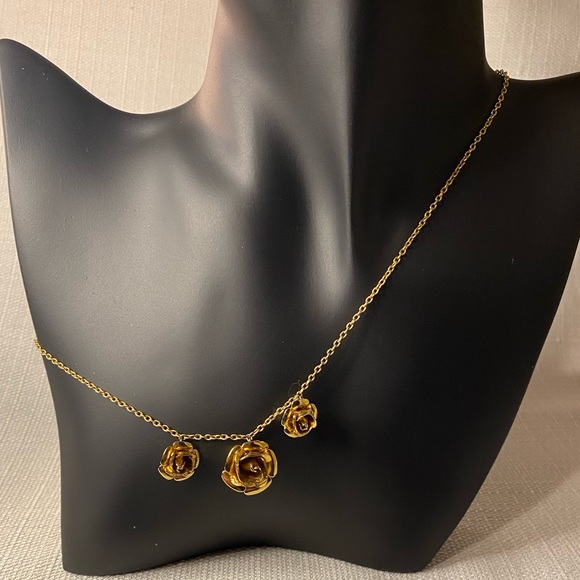 Vintage 3 Roses Gold Tone Necklace - Picture 2 of 3